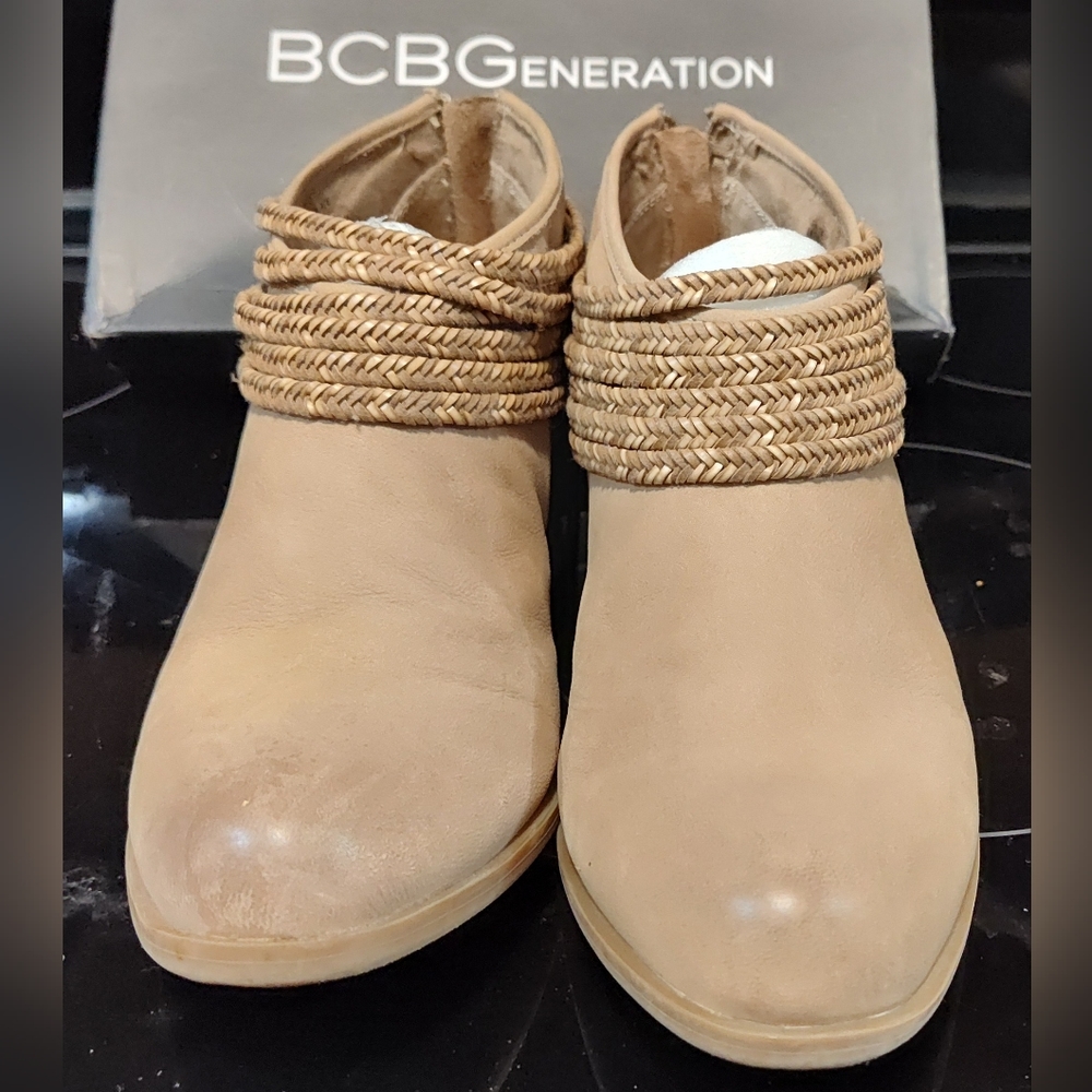 BCBG generation Craftee booties 9.5M new in box - Picture 5 of 7